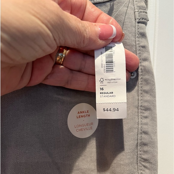 Old Navy Rockstar Skinny jeans NWT - Picture 4 of 6